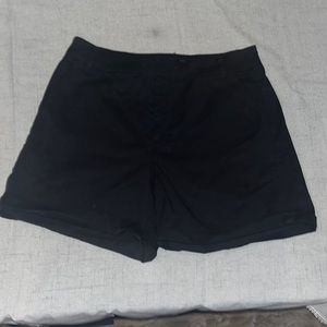 SAKS Fifth Avenue SIZE 6 black cuffed shorts